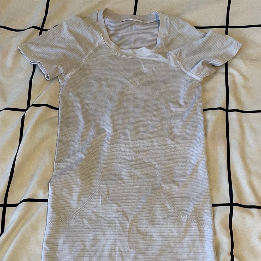 lululemon athletica Light Gray Short Sleeve Tee